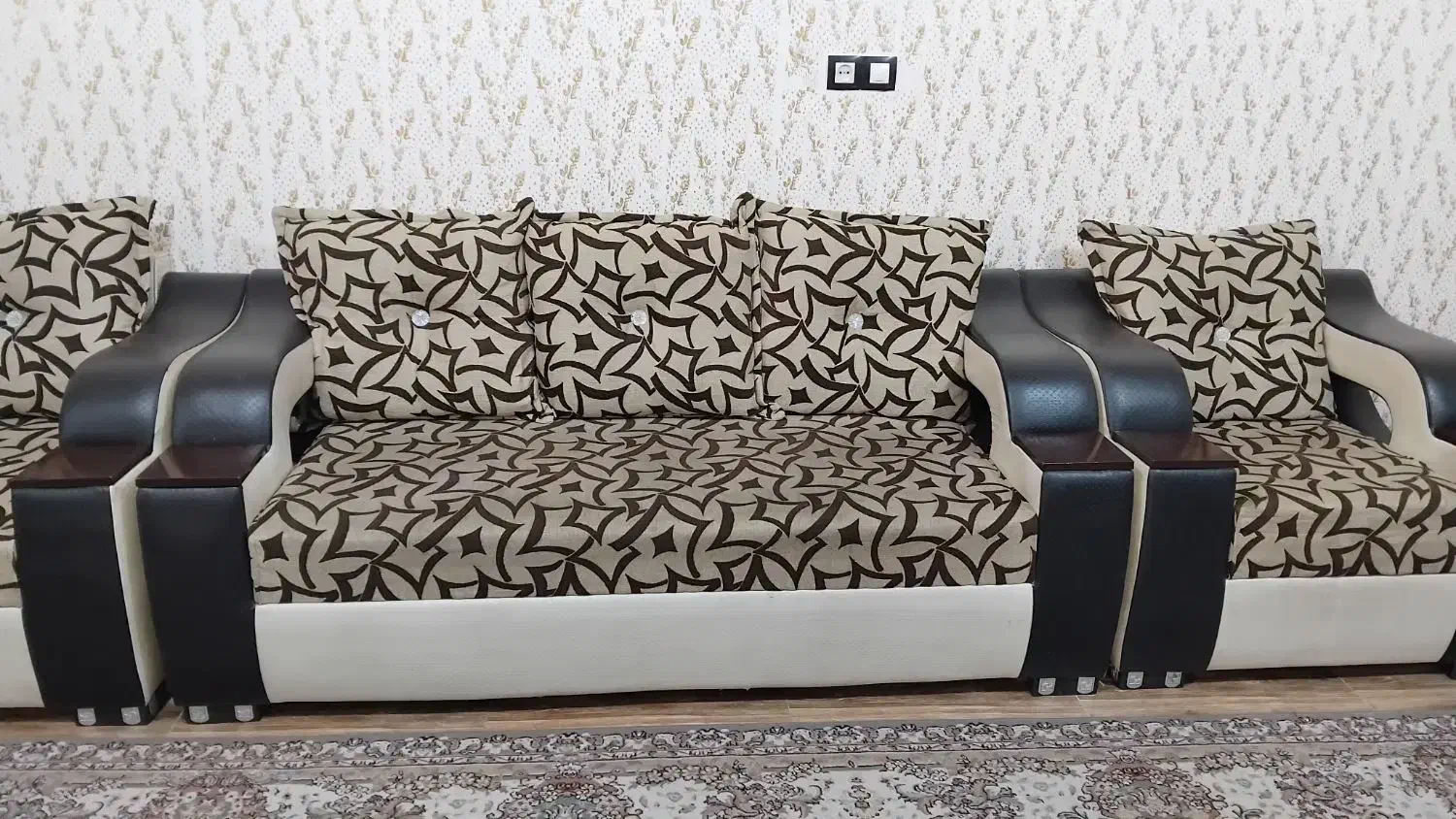 مبل راحتی بدون فرو رفتگی فوم ها، جنس محکم|مبلمان خانگی و میز عسلی|نهاوند, |دیوار