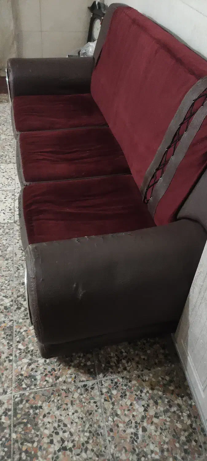 مبل راحتی 3 نفره سالم|مبلمان خانگی و میز عسلی|اصفهان, شیخ اشراق|دیوار