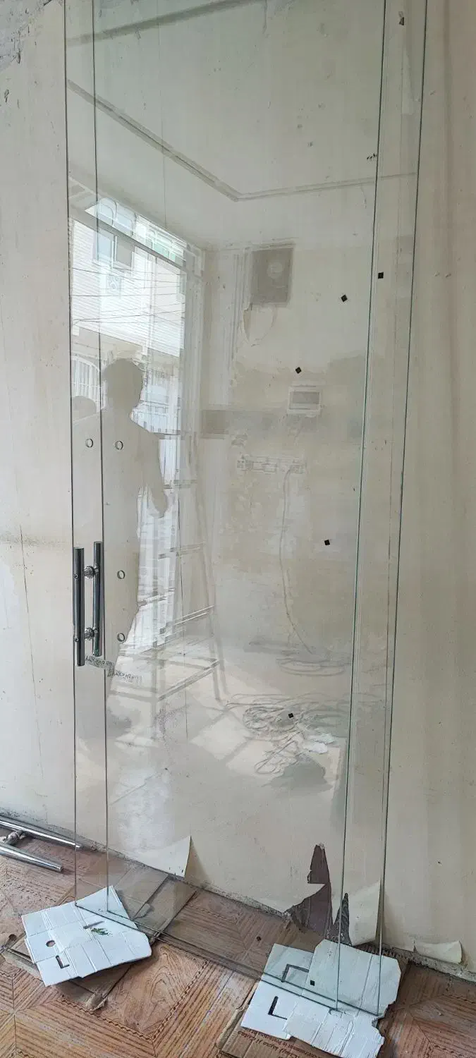 نصاب درب برقی و شیشه سکوریت|خدمات پیشه و مهارت|صدرا-فارس, فاز ۱|دیوار