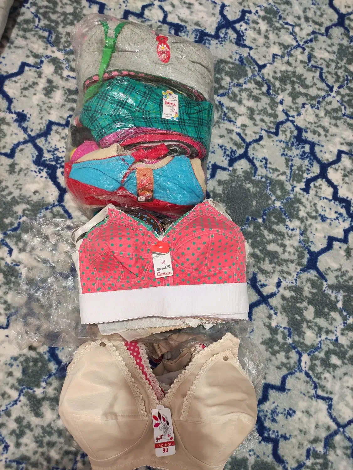 لباس زیر زنانه|لباس|صدرا-فارس, فاز ۱|دیوار