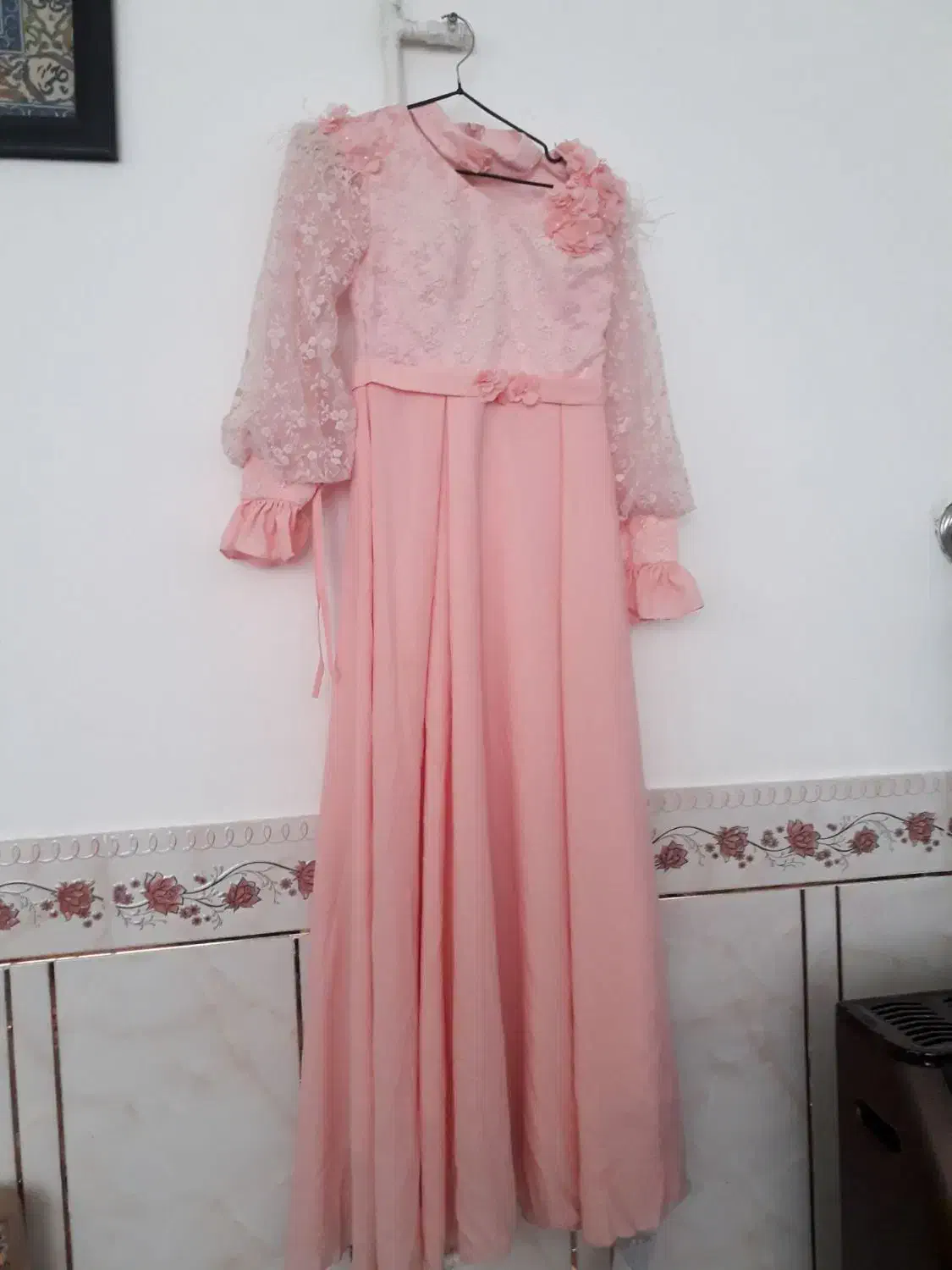 لباس مجلسی|لباس|ری, شهادت|دیوار