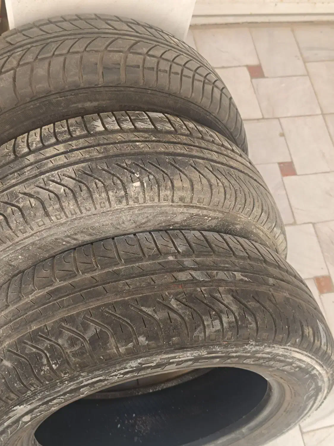 هفت عدد لاستیک|قطعات یدکی و لوازم جانبی|قم, باجک سه|دیوار