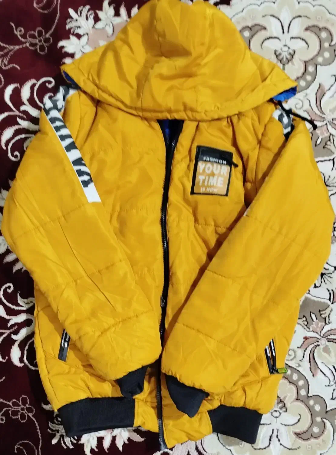 کاپشن|لباس|مشکیندشت, |دیوار