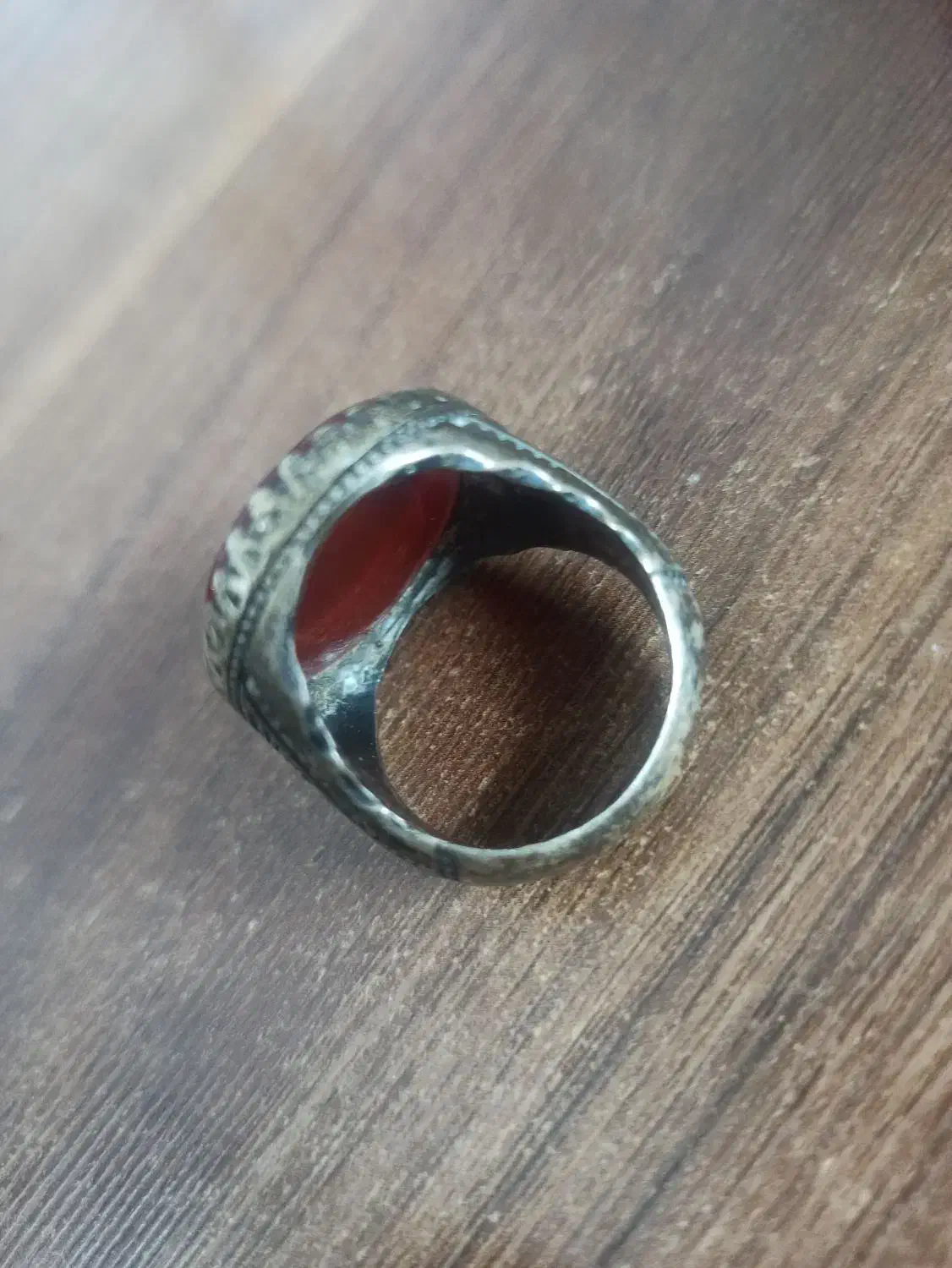 انگشتر عقیق سرخ یمنی با رکاب نقره حکاکی شده|جواهرات|بومهن, |دیوار