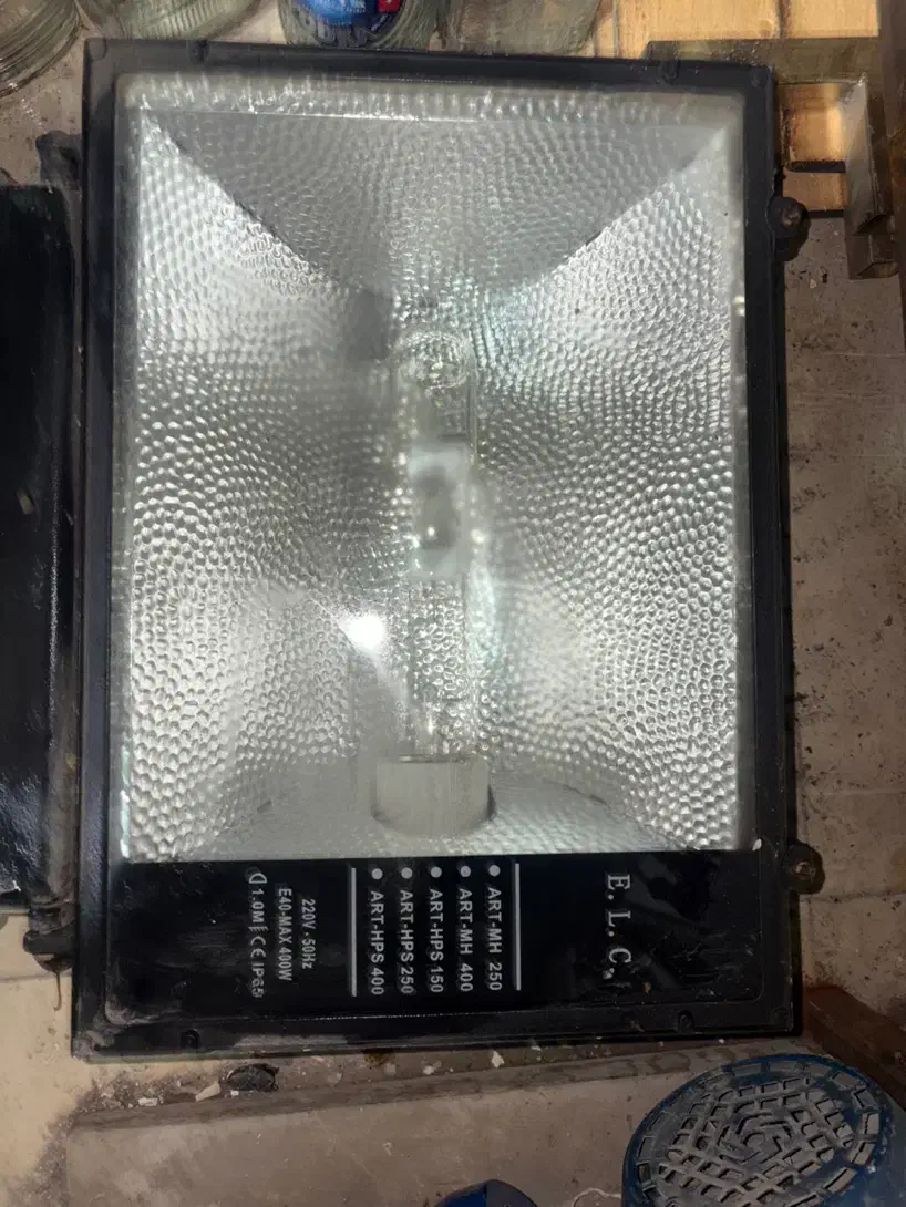 پرژکتور ۴۰۰ وات اصل|تلویزیون و پروژکتور|قزوین, |دیوار