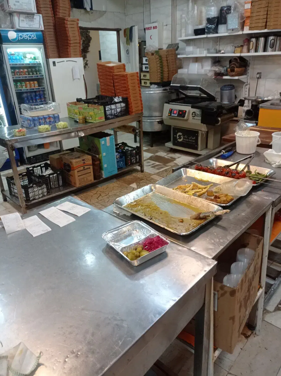 پیک موتوری تهیه غذا|استخدام خدمات فروشگاه و رستوران|تهران, یوسفآباد|دیوار