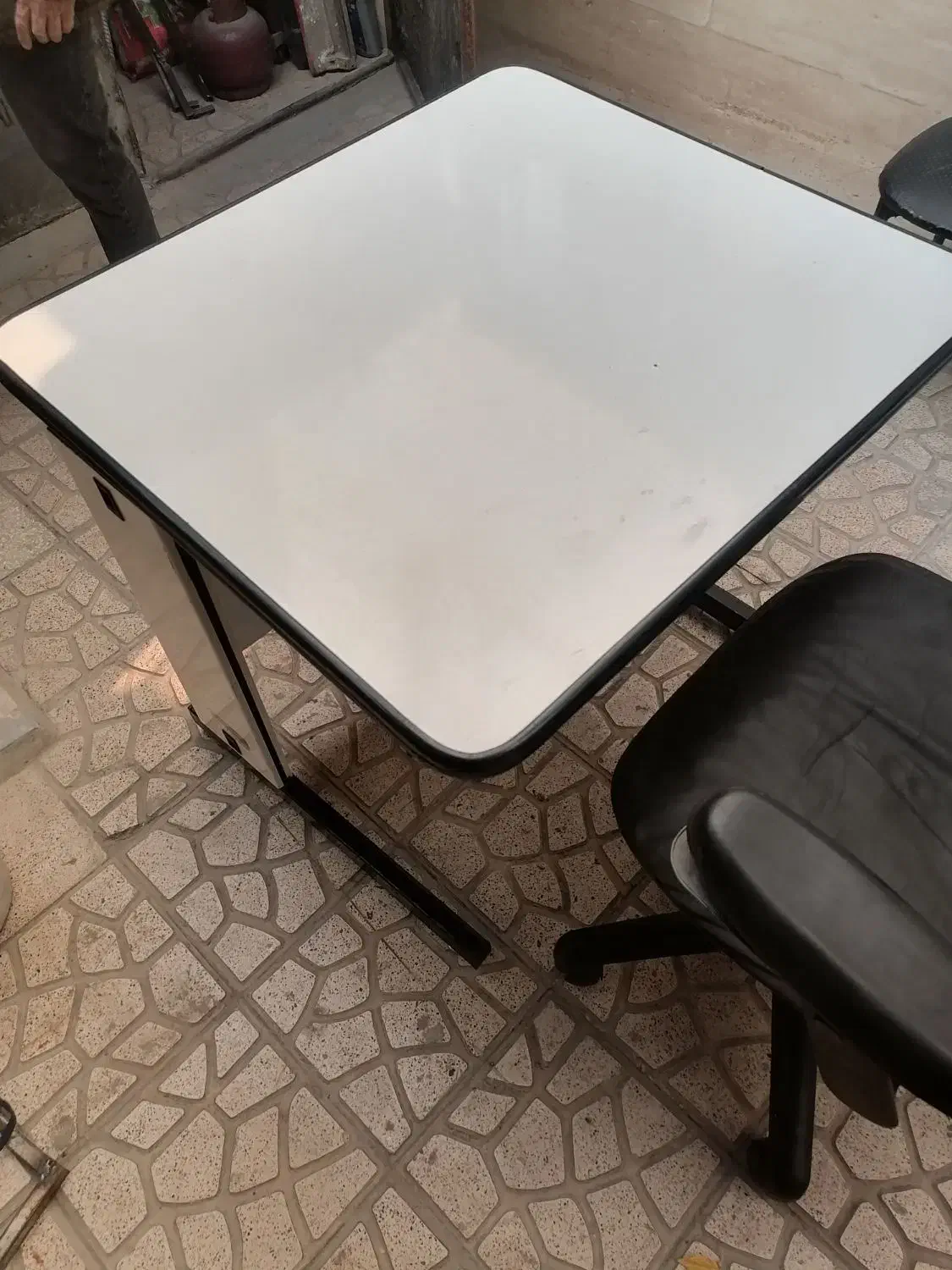 میز کامپیوتر با صندلی|میز تحریر و کامپیوتر|بومهن, |دیوار