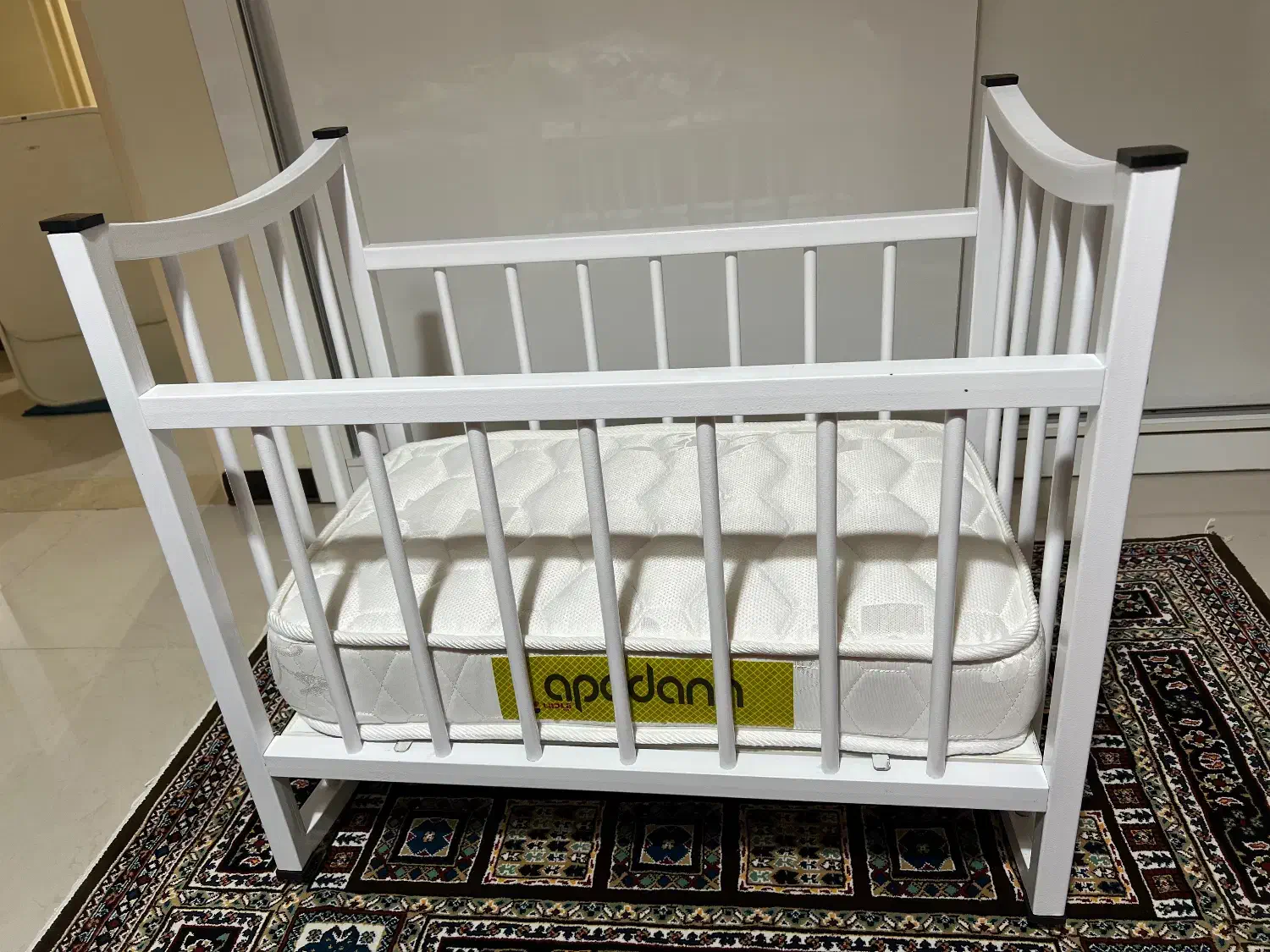 تخت نوزاد|تخت و صندلی بچه|ساوه, |دیوار