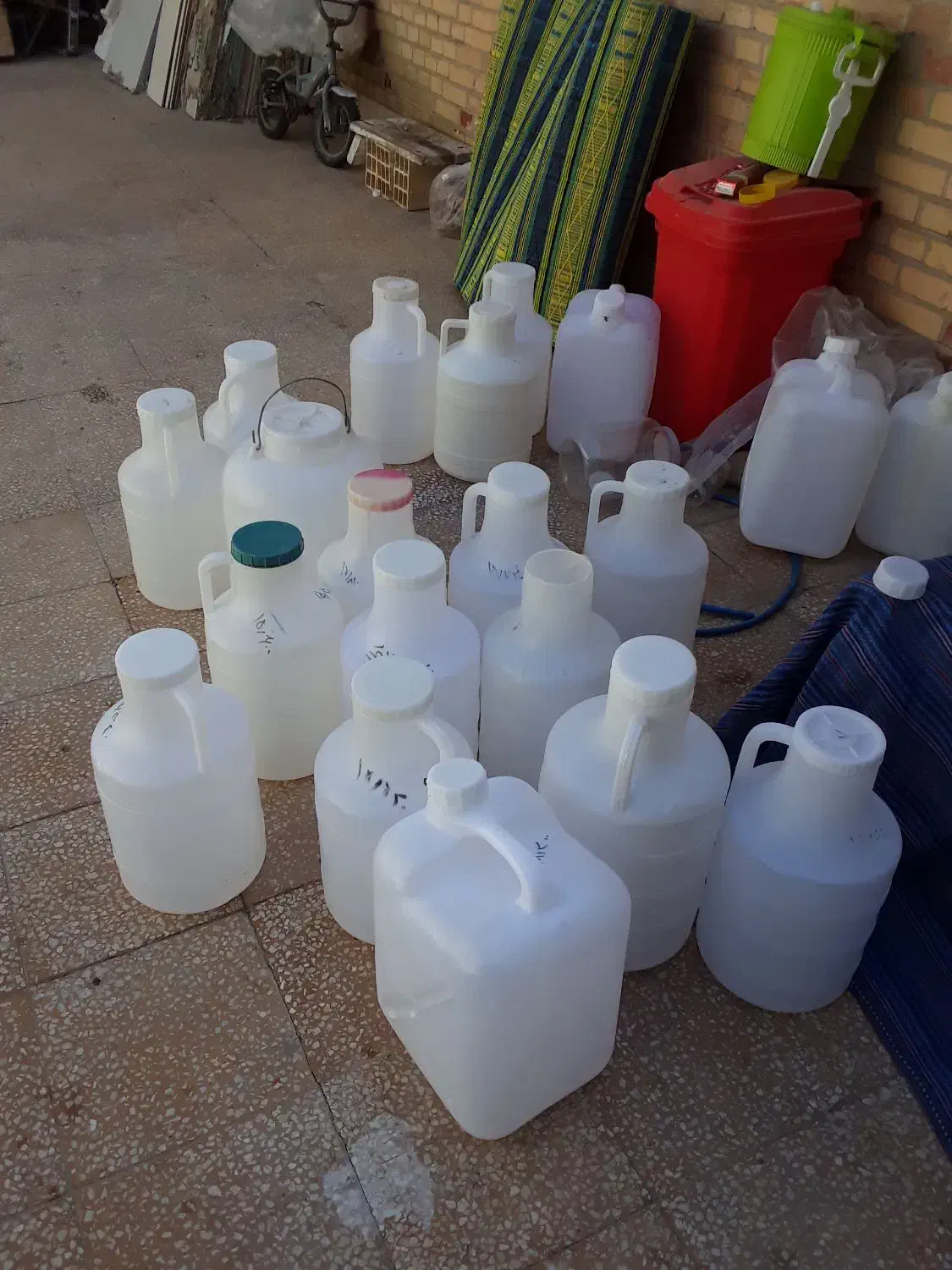 بشکه  ده لیتری|ظروف نگهدارنده، پلاستیکی، یک‌بارمصرف|بهبهان, |دیوار