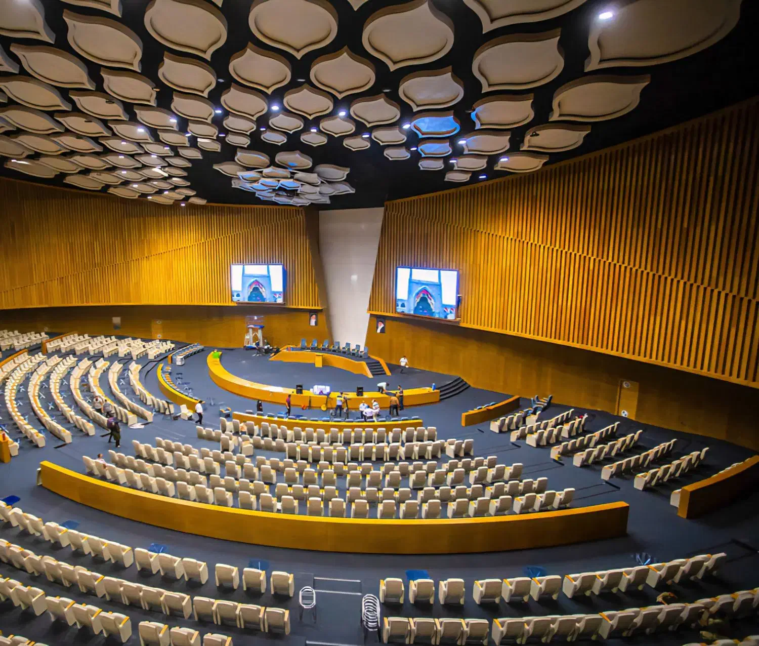 رنگکاری چوب نقاش تخصصی کابینت mdf درب دکور|خدمات پیشه و مهارت|اصفهان, لاله|دیوار