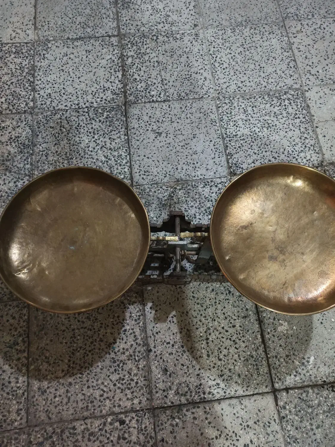 ترازو برنجی|کلکسیون اشیاء عتیقه|محمدیه-قزوین, |دیوار