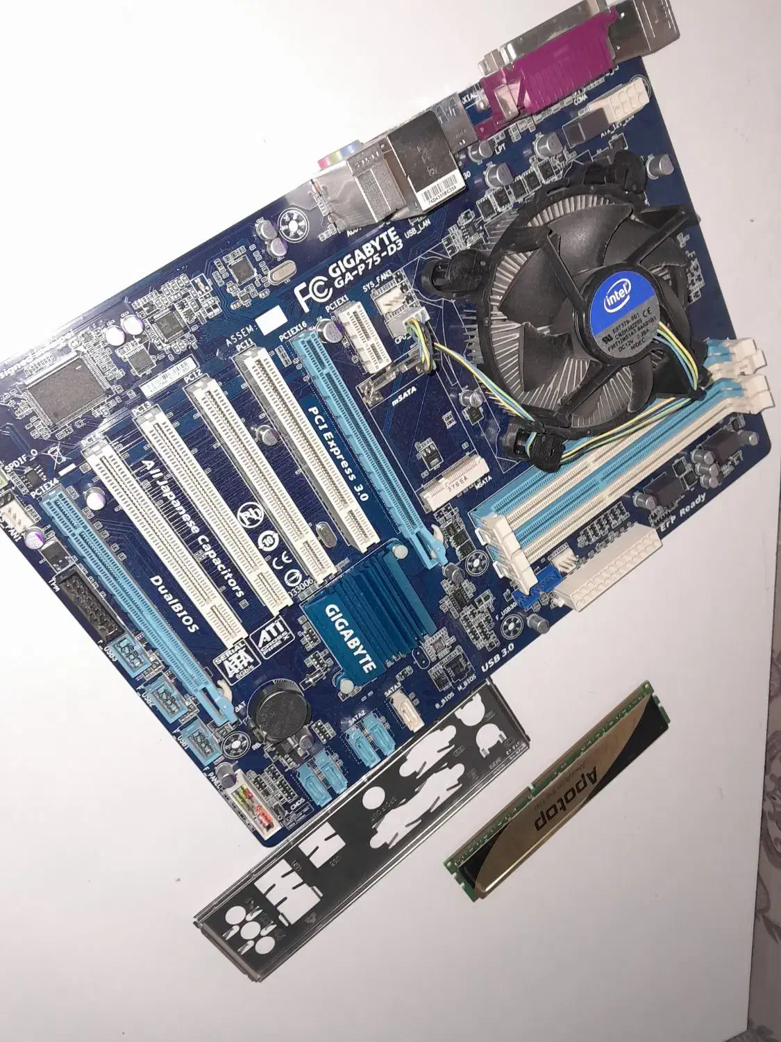 مادربورد گیگا m2 خور با cpu i3   قاب کیس نو|قطعات و لوازم جانبی رایانه|مشهد, هنرور|دیوار