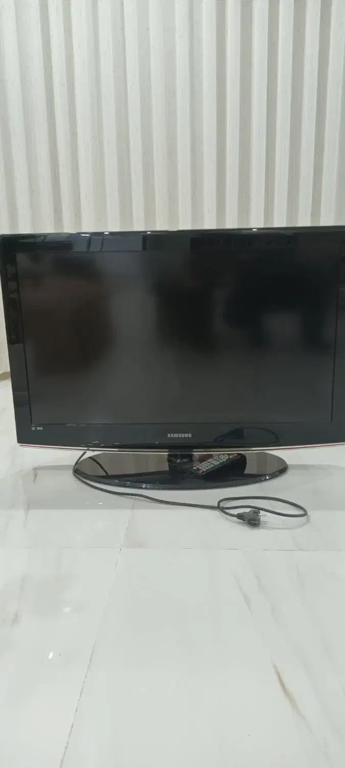 تلویزیون LCDسامسونگ۳۷ اینچ|تلویزیون و پروژکتور|اصفهان, دستگرده|دیوار