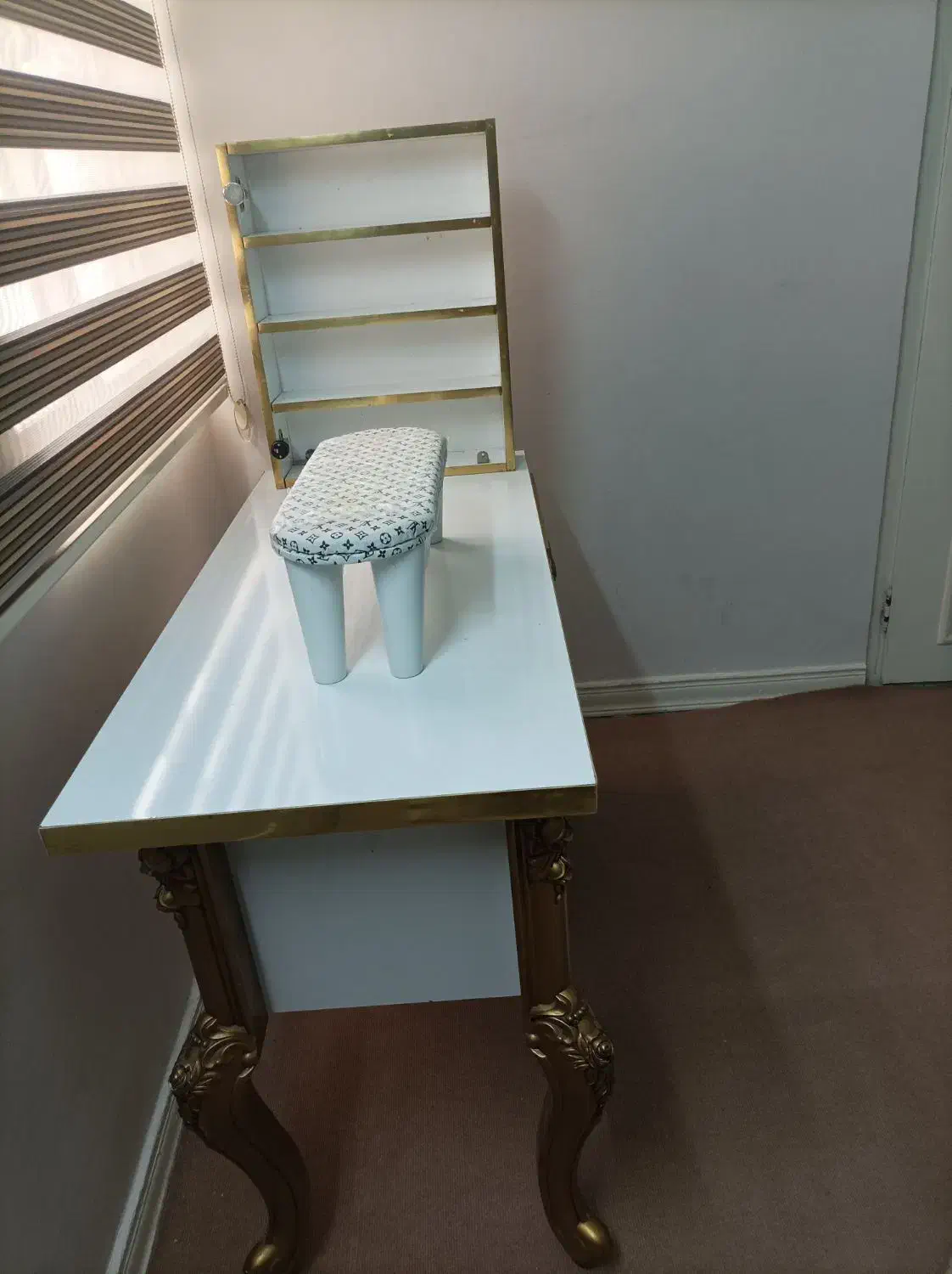 میز ناخن و استند لاک و صندلی دست|آرایشگاه و سالنهای زیبایی|گرگان, |دیوار