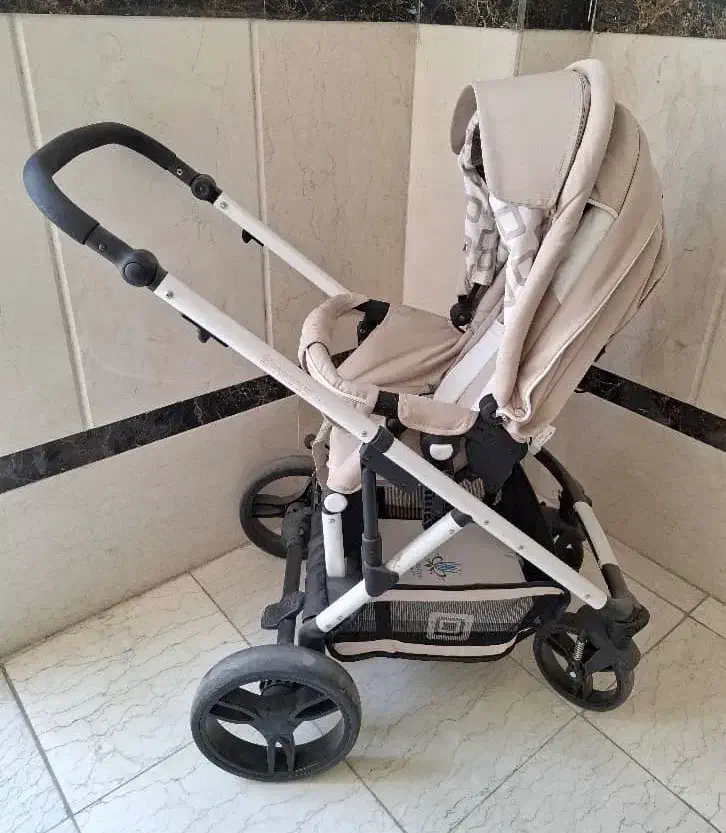 فروش کالسکه و کریر برند Mon و تخت متحرک کنار مادر|کالسکه و لوازم جانبی|تهران, باغ خزانه|دیوار