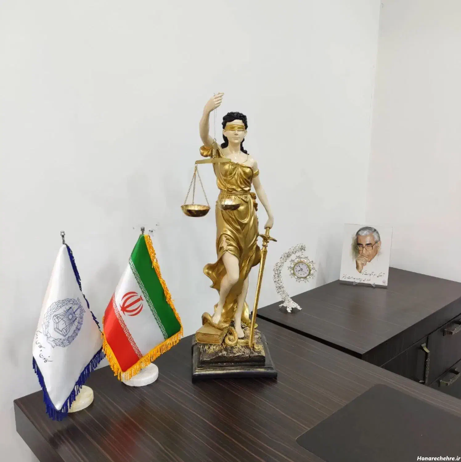 وکیل خانم احمدی پارسا|خدمات مالی، حسابداری، بیمه|رومشکان, |دیوار