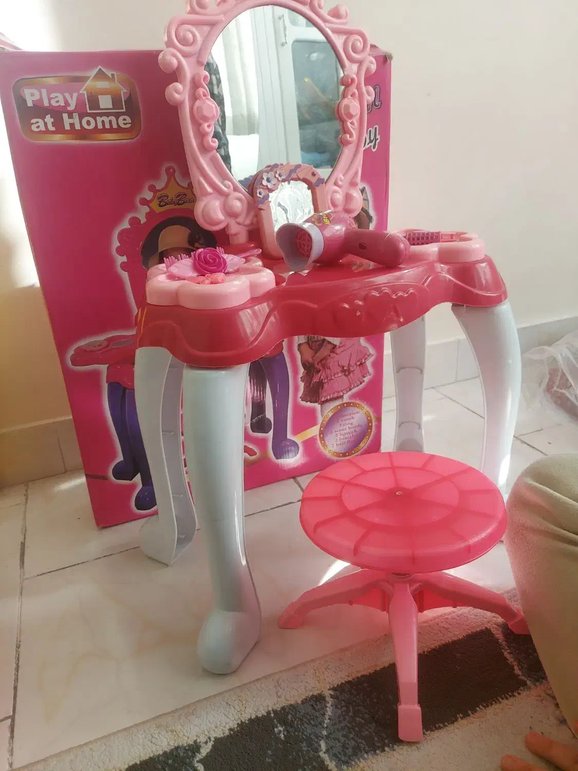 تعدادی اسباب بازی موتور و میز آرایش و تخت عروسک|اسباببازی بچه|ری, دولتآباد|دیوار