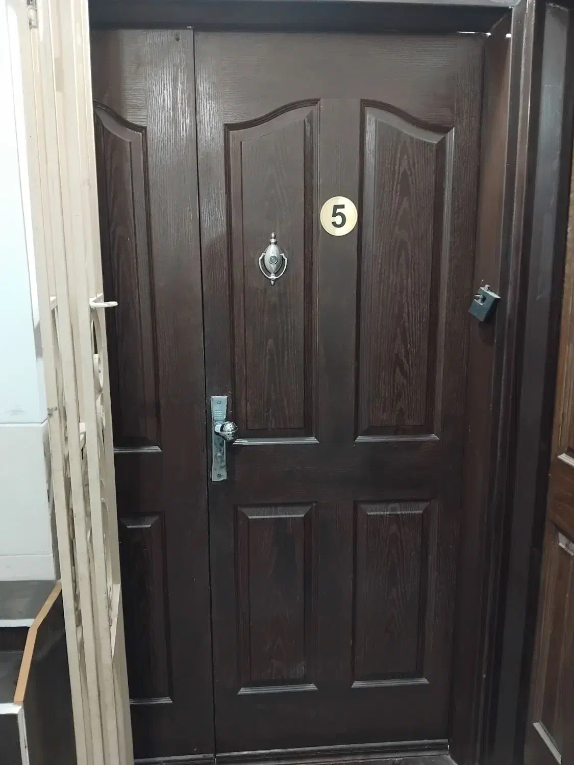 درب و محافظ شیک و سالم فروش فوری|مصالح و تجهیزات ساختمان|برخوار, |دیوار