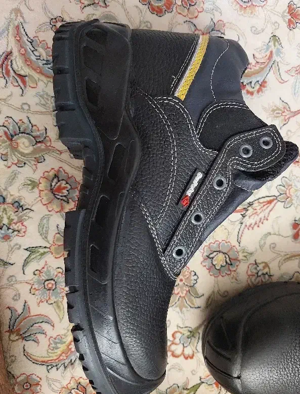 کفش ایمنی|کیف، کفش، کمربند|فولادشهر, مسکن مهر فولادشهر|دیوار