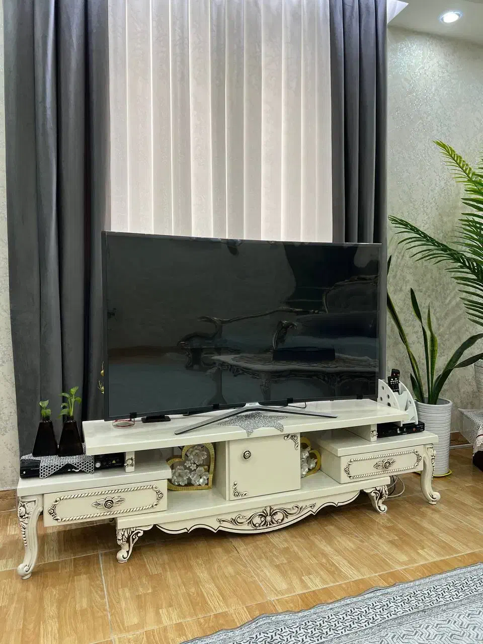 **میز تی وی**|میز تلویزیون|رشت, دیانتی|دیوار