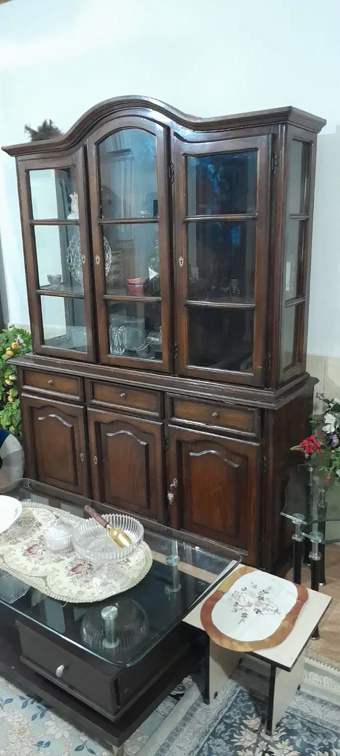 یک عدد بوفه کهنه کارقدیم|بوفه، ویترین، کنسول|بوشهر, |دیوار