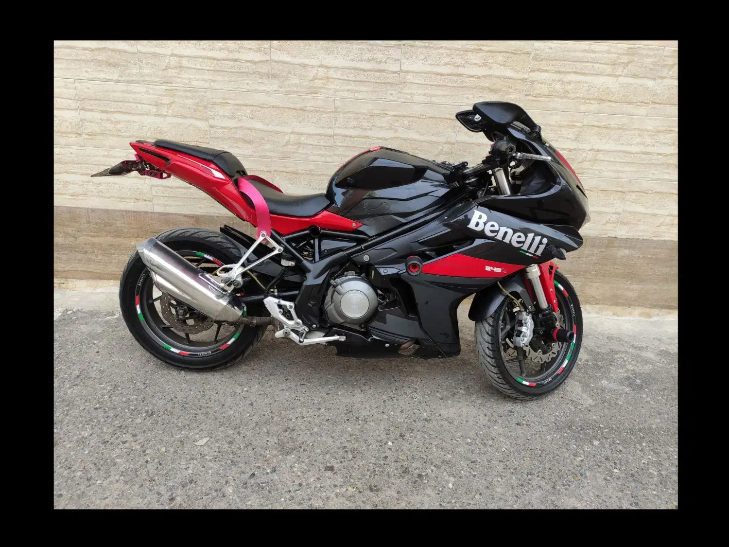 بنلی ریس اس|موتورسیکلت|رشت, انصاری|دیوار