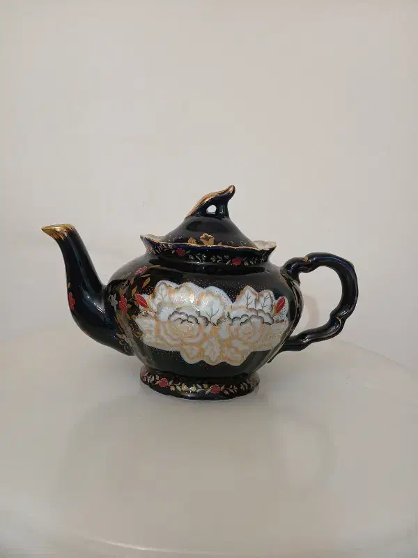 قوری قدیمی|کلکسیون اشیاء عتیقه|زنجان, |دیوار