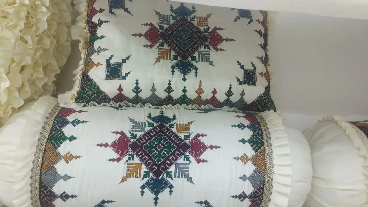 روبالشتی سنتی چرخی|رختخواب، بالش، پتو|خاش, |دیوار