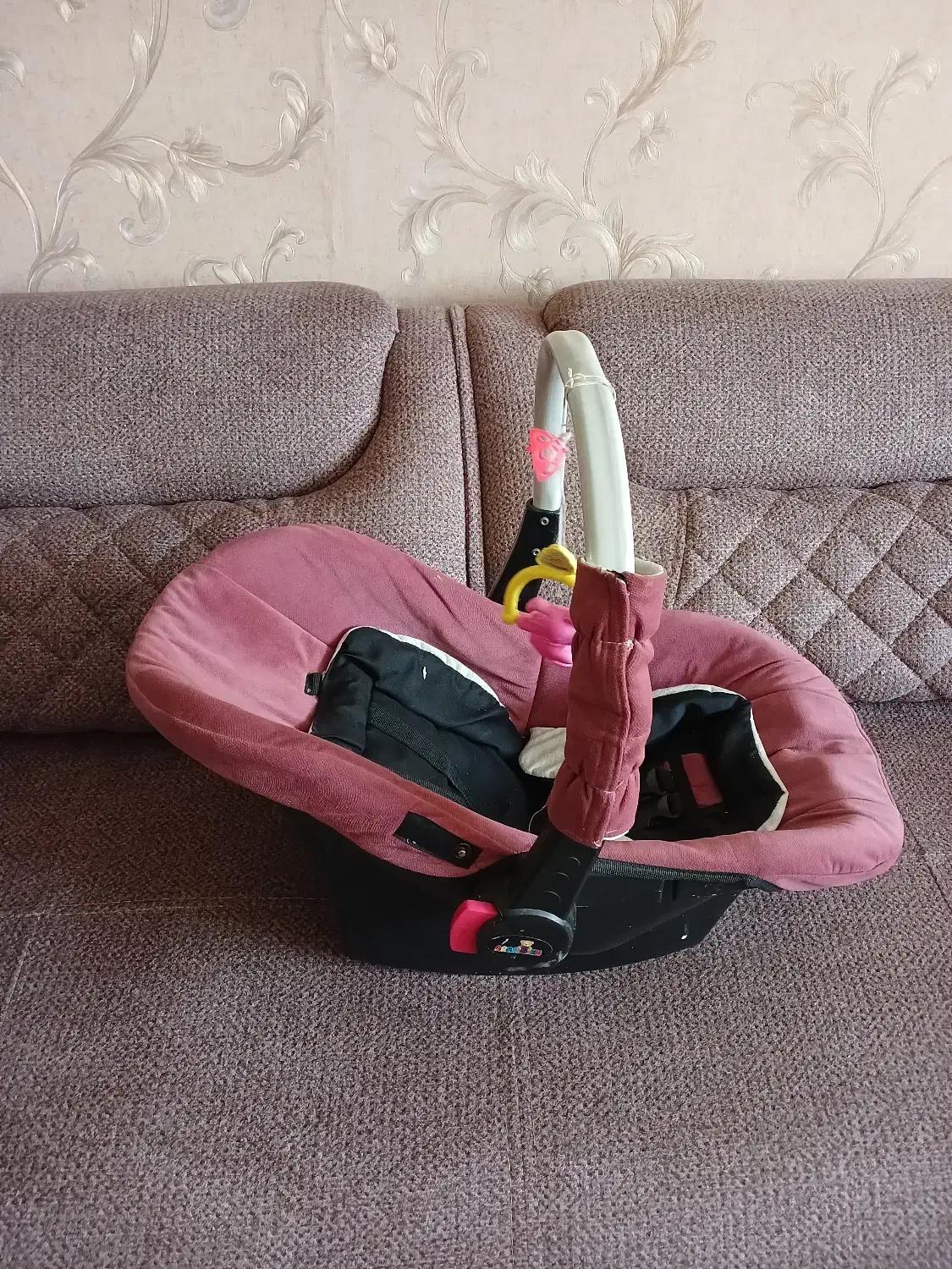 کریر نوزاد|تخت و صندلی بچه|مشهد, گلبرگ شمالی|دیوار