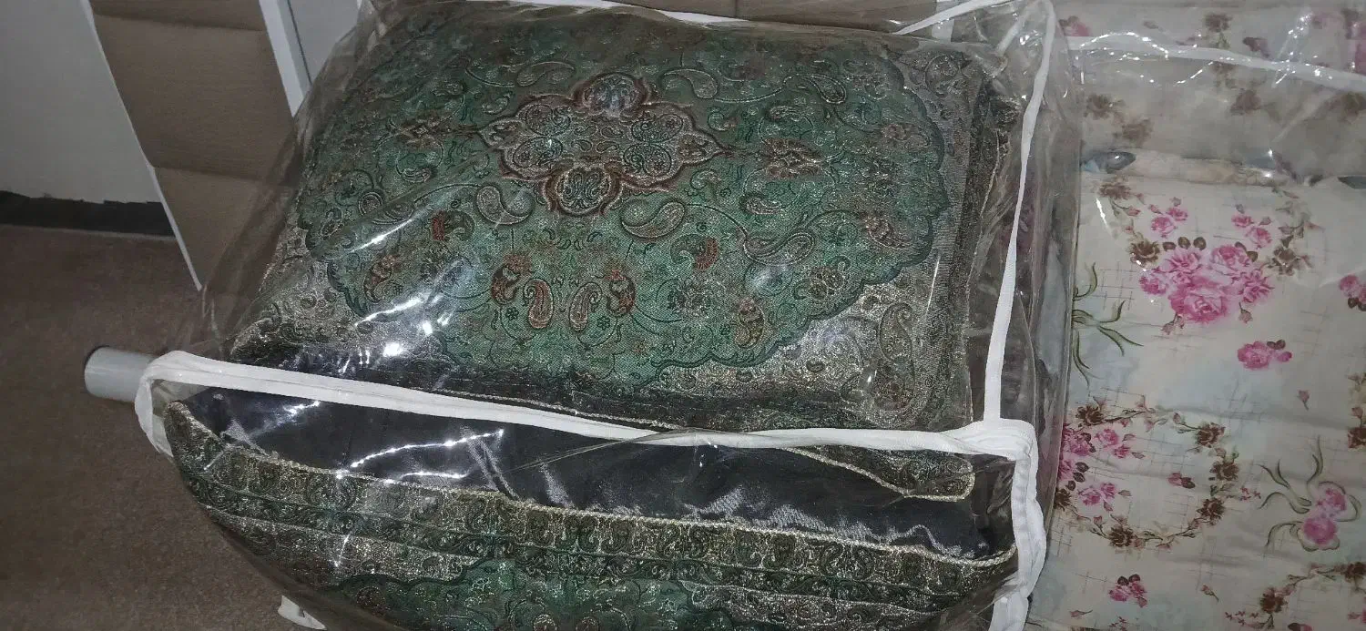 متکا|رختخواب، بالش، پتو|ایذه, |دیوار