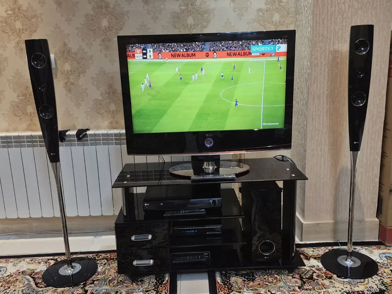 تلویزیون به همراه میز|تلویزیون و پروژکتور|تاکستان, |دیوار