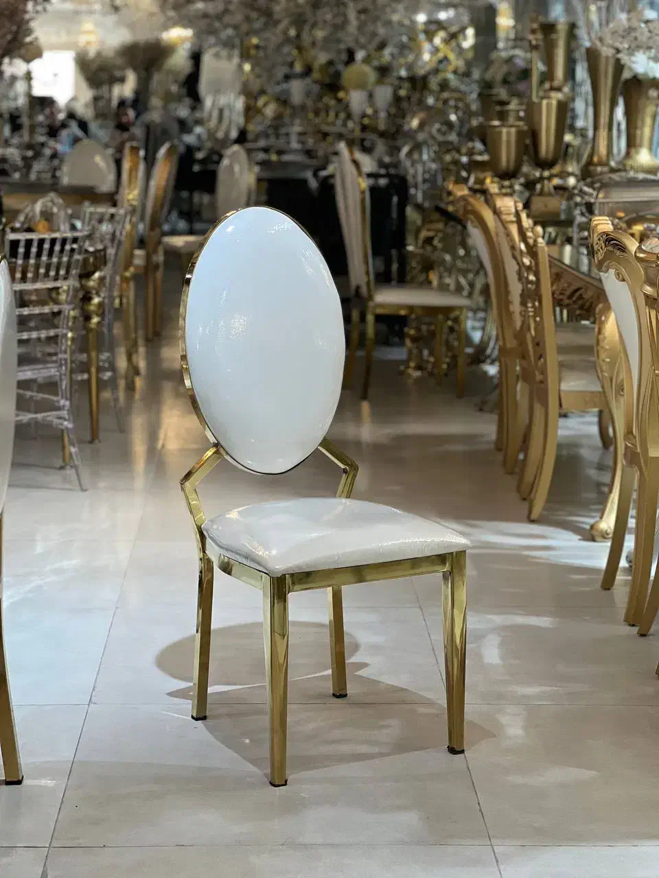 صندلی تسمه ای طلایی /تالار رستوران|عمده‌فروشی|مرزداران, |دیوار