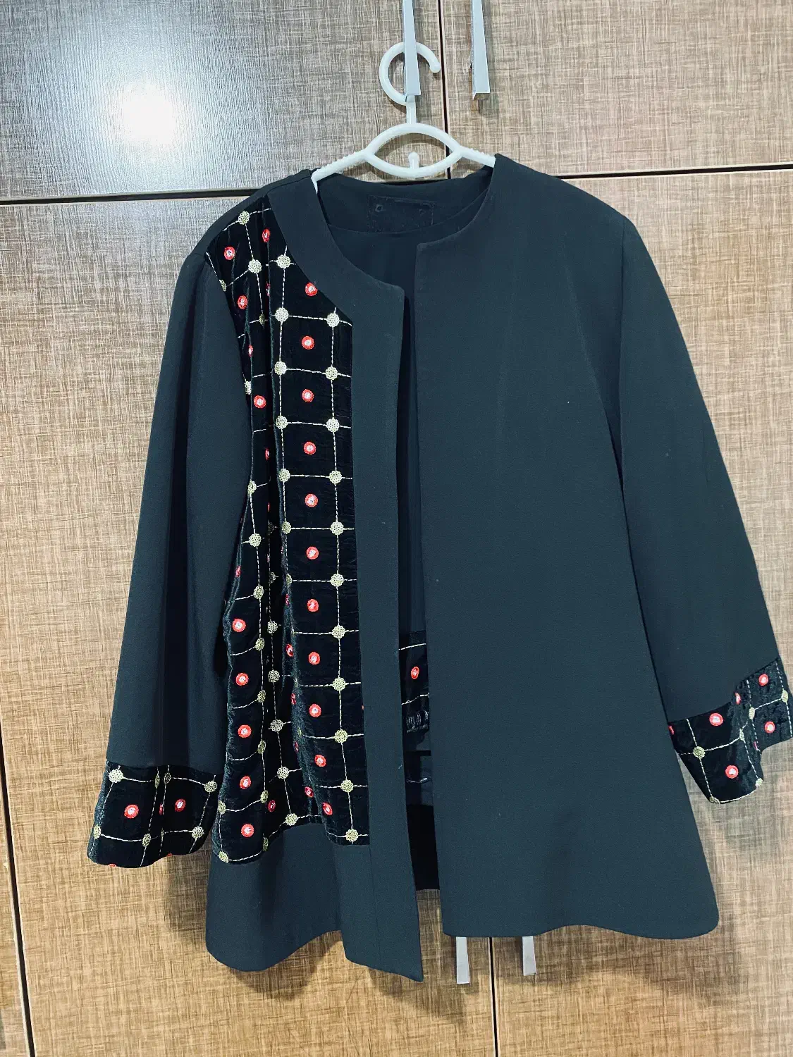 فروش مانتو و کت شلوار در حد نو|لباس|سیرجان, |دیوار