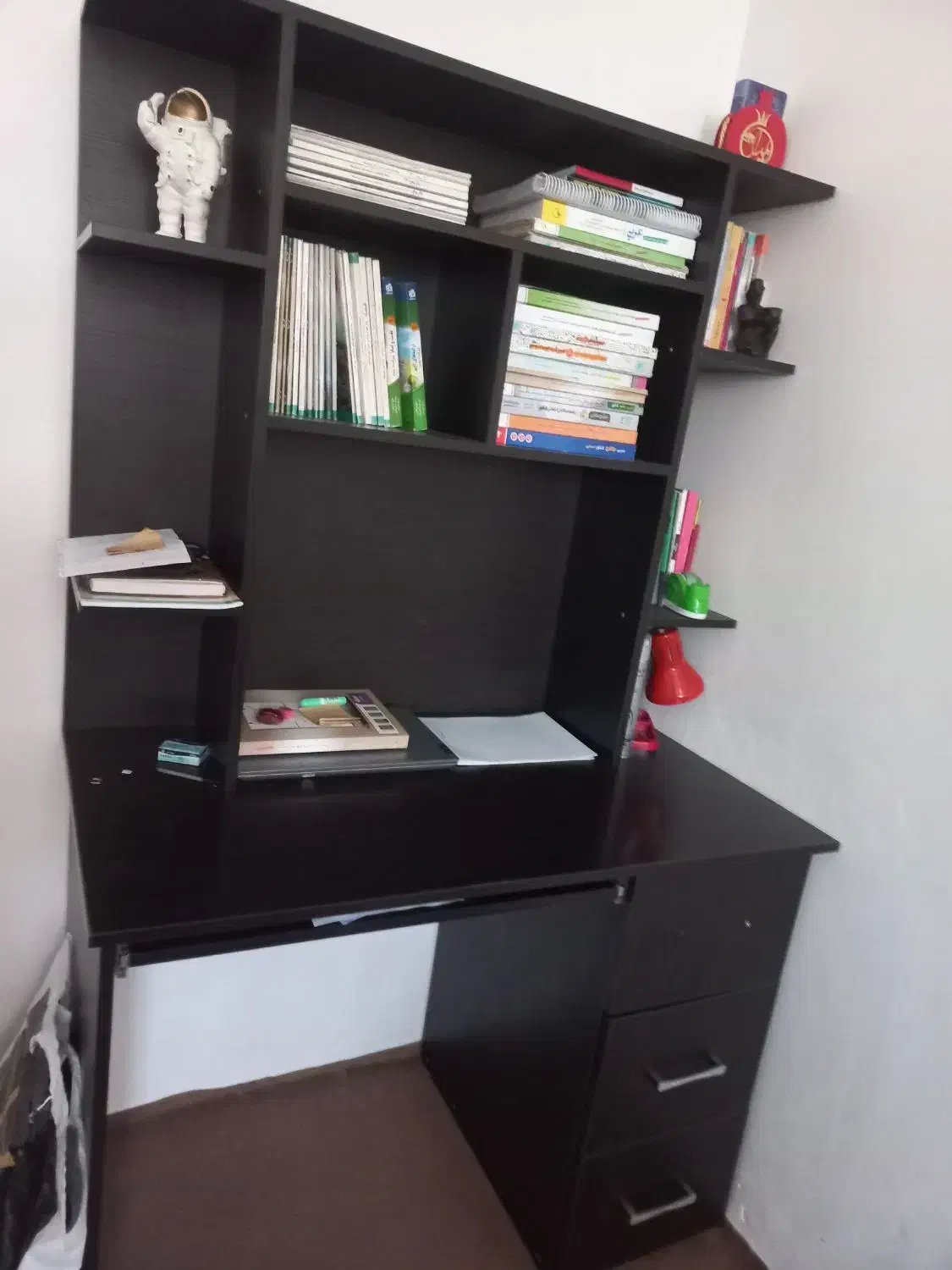 کتابخانه|کتابخانه، شلف، قفسه‌های دیواری|نقده, |دیوار