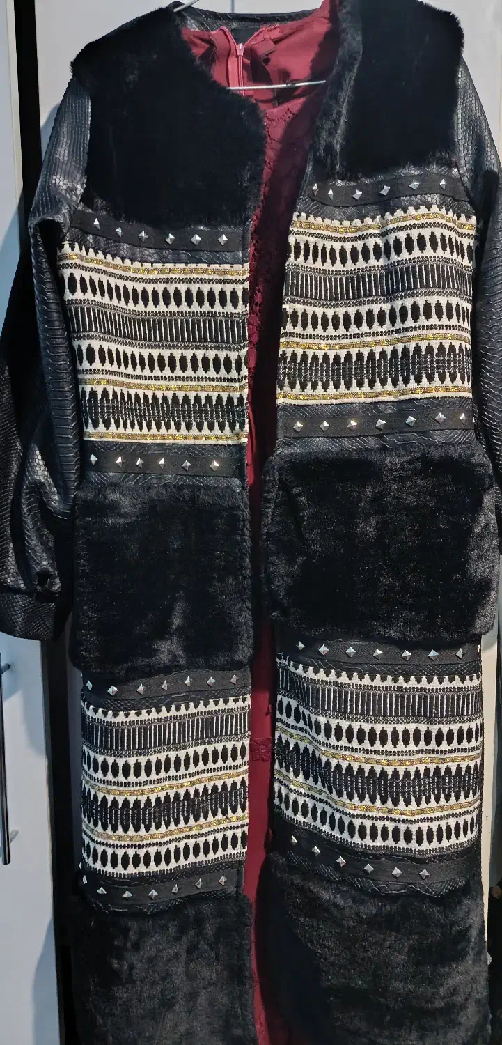 پالتو|لباس|چگنی, |دیوار