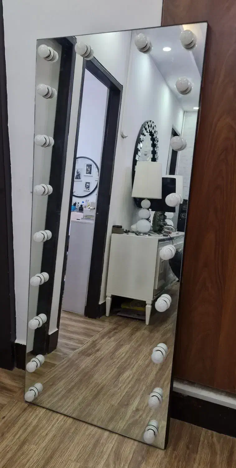 آیینه چراغ دار|آینه|اندیشه, اندیشه فاز ۱|دیوار