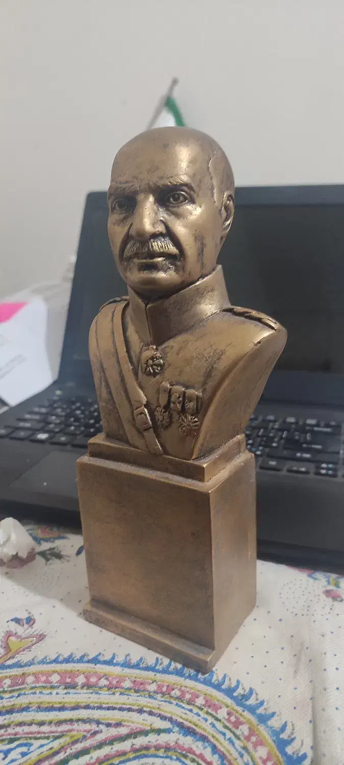 مجسمه|مجسمه، تندیس، ماکت|تهران, آبشار تهران (دریاچه)|دیوار