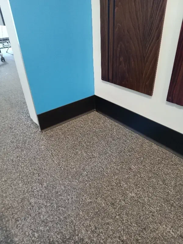 قرنیز آلومینیومی روکار ـمشکی/سفید/خودرنگ|مصالح و تجهیزات ساختمان|تهران, مهران (سیدخندان)|دیوار