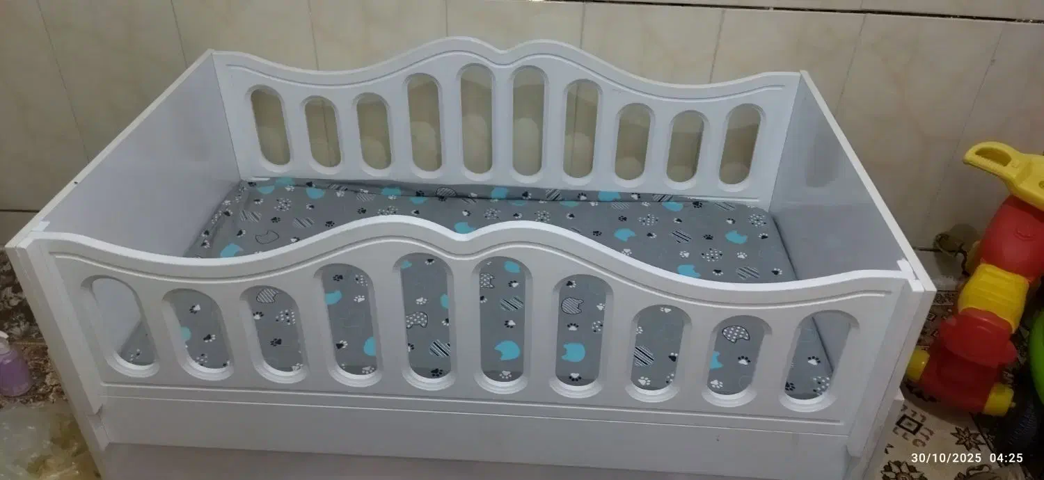 تخت گهواره ای|تخت و سرویس خواب|طبس, |دیوار