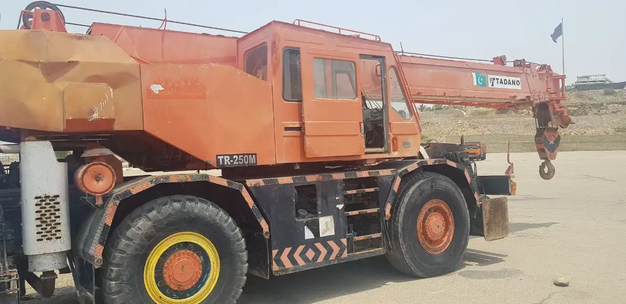 جرثقیل تادانو ۲۵ تن کارگاهی|خودرو سنگین|بیرجند, |دیوار