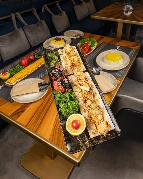 استخدام کارگر ساده تا ماهر در رستوران بین‌ المللی|استخدام خدمات فروشگاه و رستوران|تهران, سعادت‌آباد|دیوار