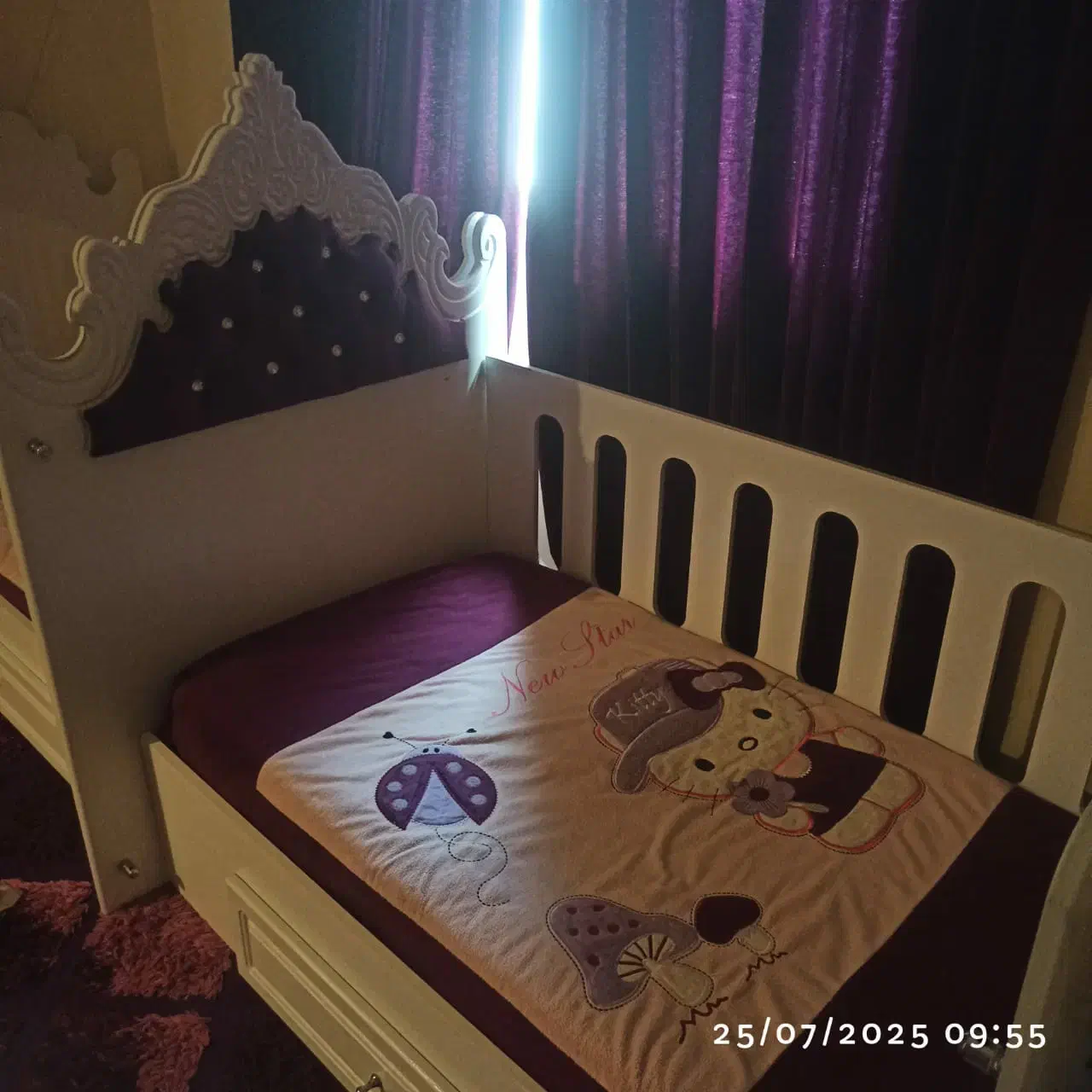 تخت خواب بچگانه|تخت و صندلی بچه|بومهن, |دیوار