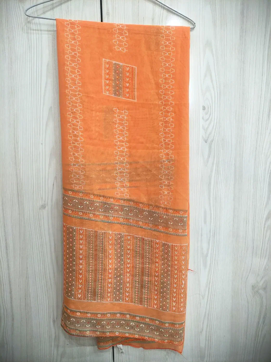 تعدادی شال و روسری|لباس|بیرجند, |دیوار