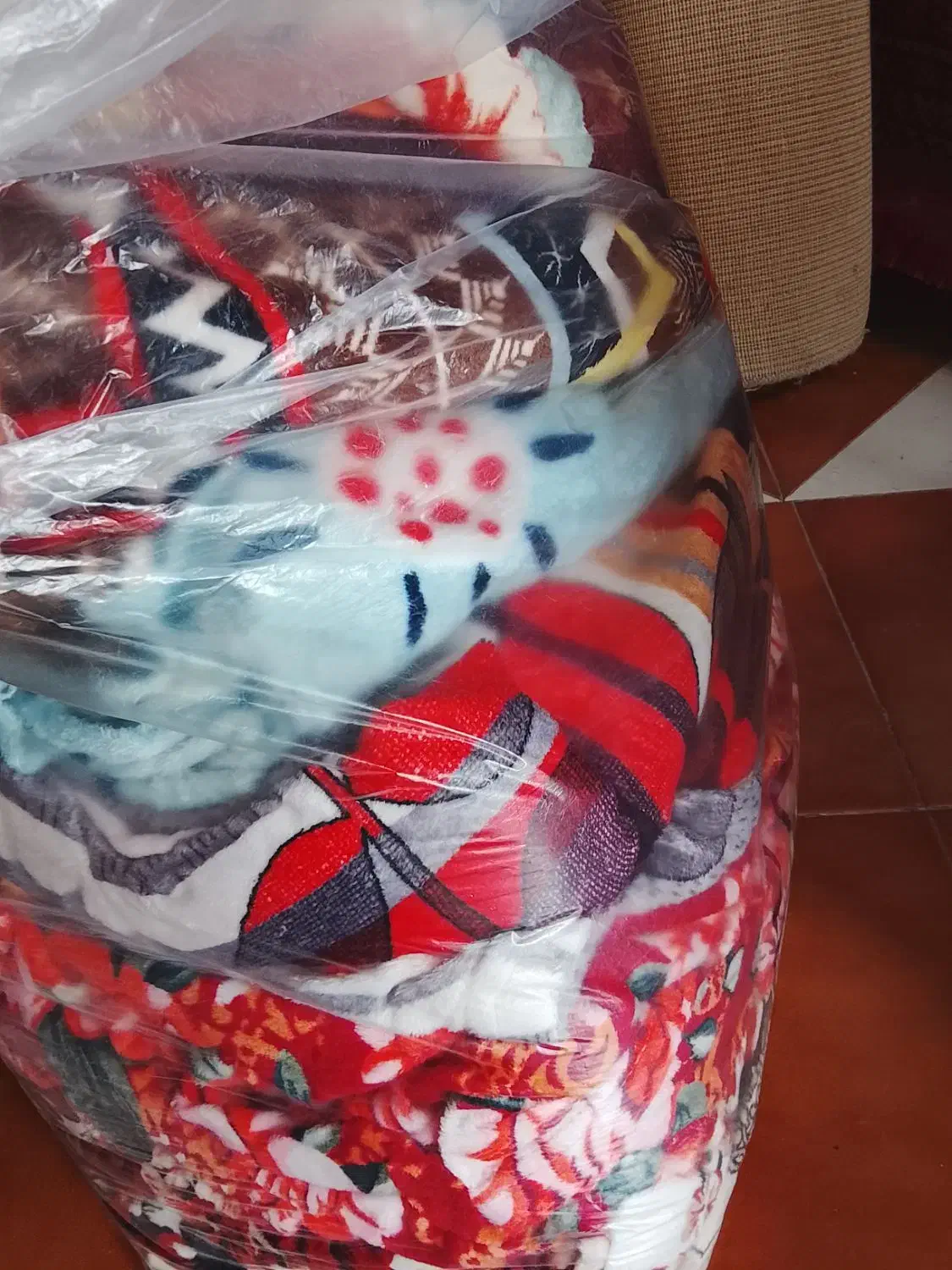 پتو مسافرتی در طرح ها و رنگ های متنوع|رختخواب، بالش، پتو|بیرجند, |دیوار