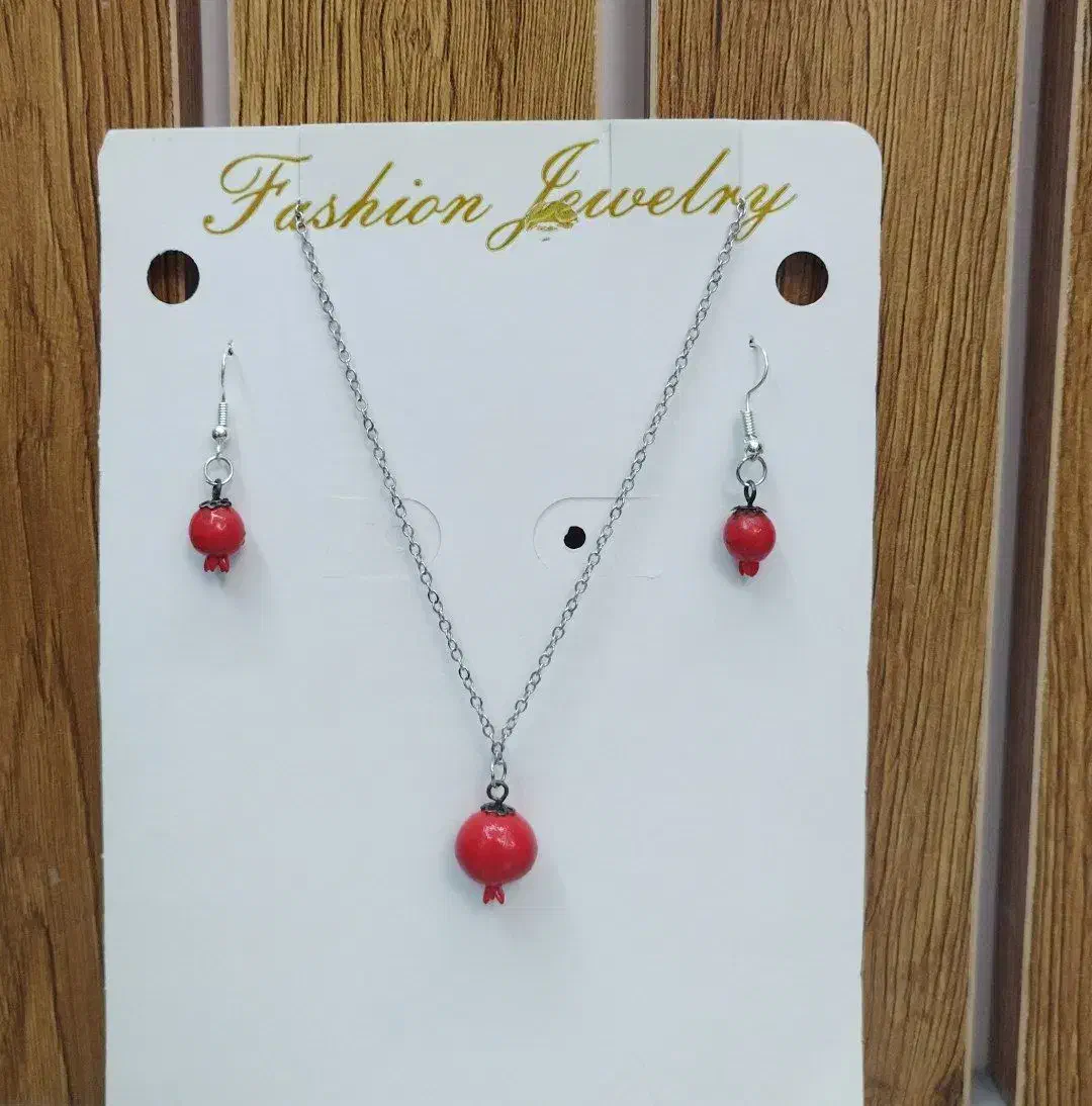 دستبند و گردنبند و نیم ست یلدایی|بدلیجات|یزد, |دیوار