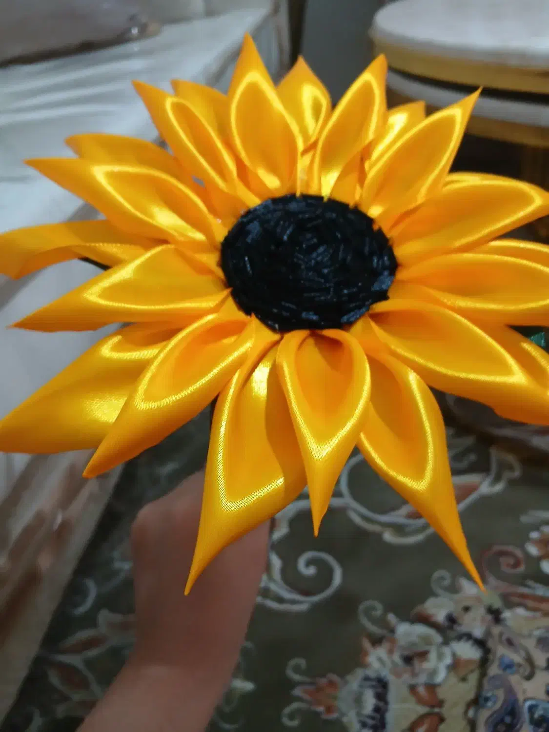 گل افتابگردون ،  رز  ، پر|گل مصنوعی|قدس, شهر‌قدس|دیوار