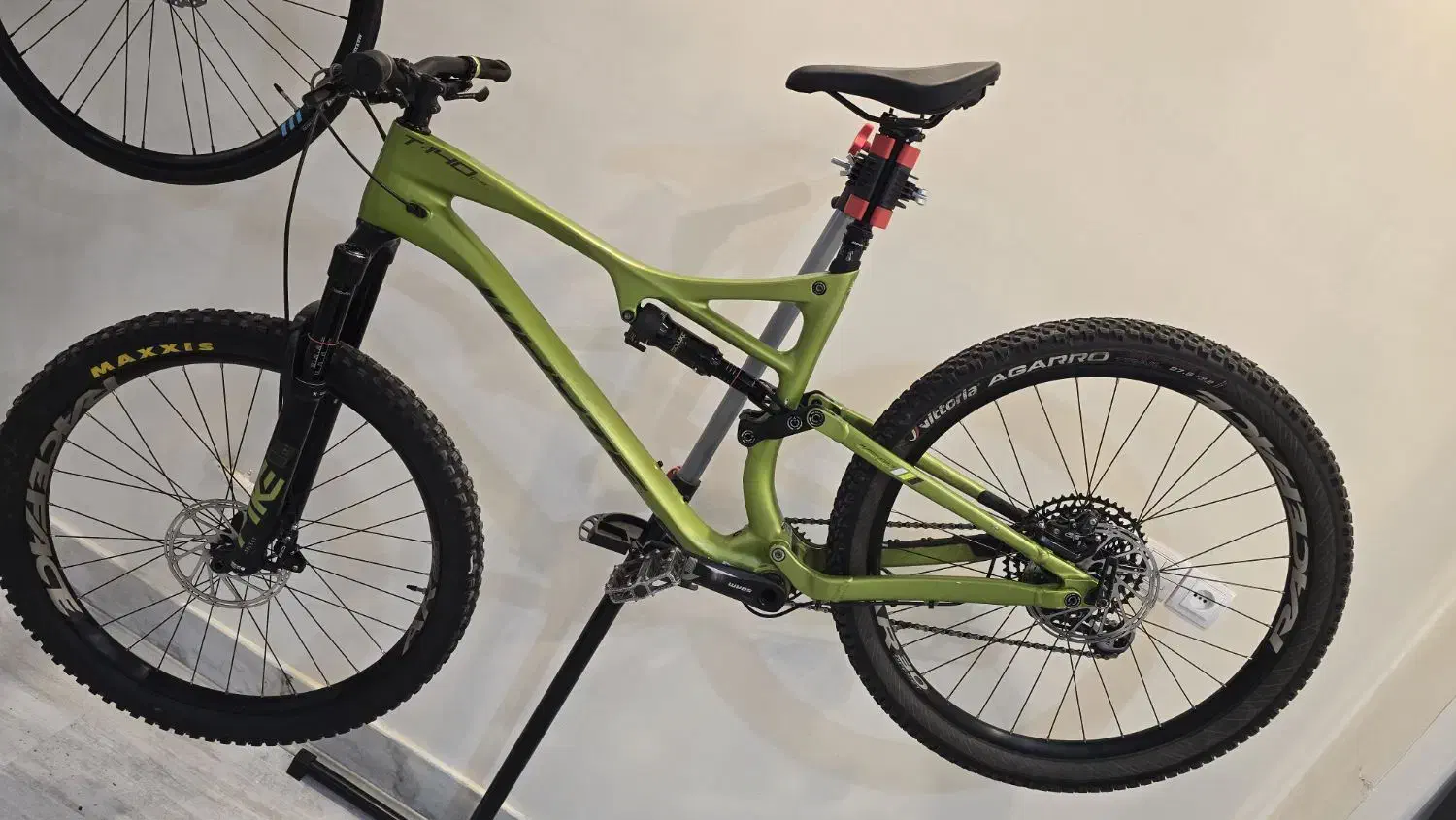 دوچرخه وایت دو کمک کوهستان کربن ۲۷.۵ لارج|دوچرخه، اسکیت، اسکوتر|اصفهان, ارغوانیه|دیوار