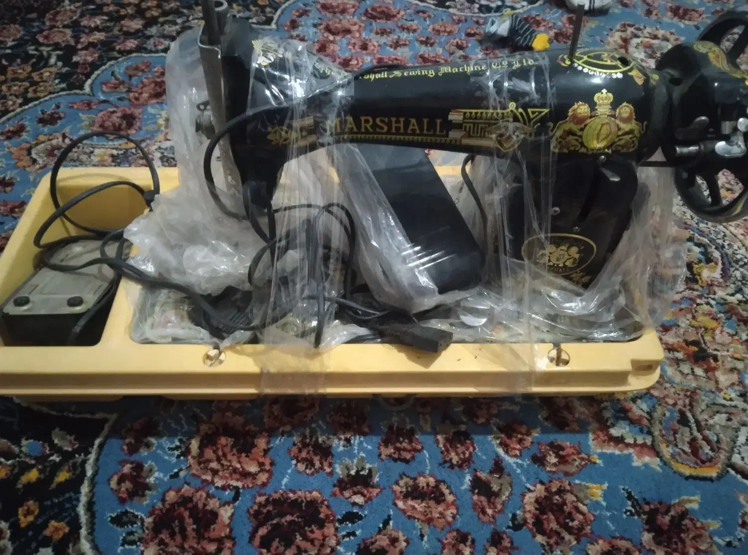 چرخ خیاطی مارشال قدیمی و گهواره نوزاد کاملا نو نو|چرخ خیاطی و ریسندگی|الیگودرز, |دیوار