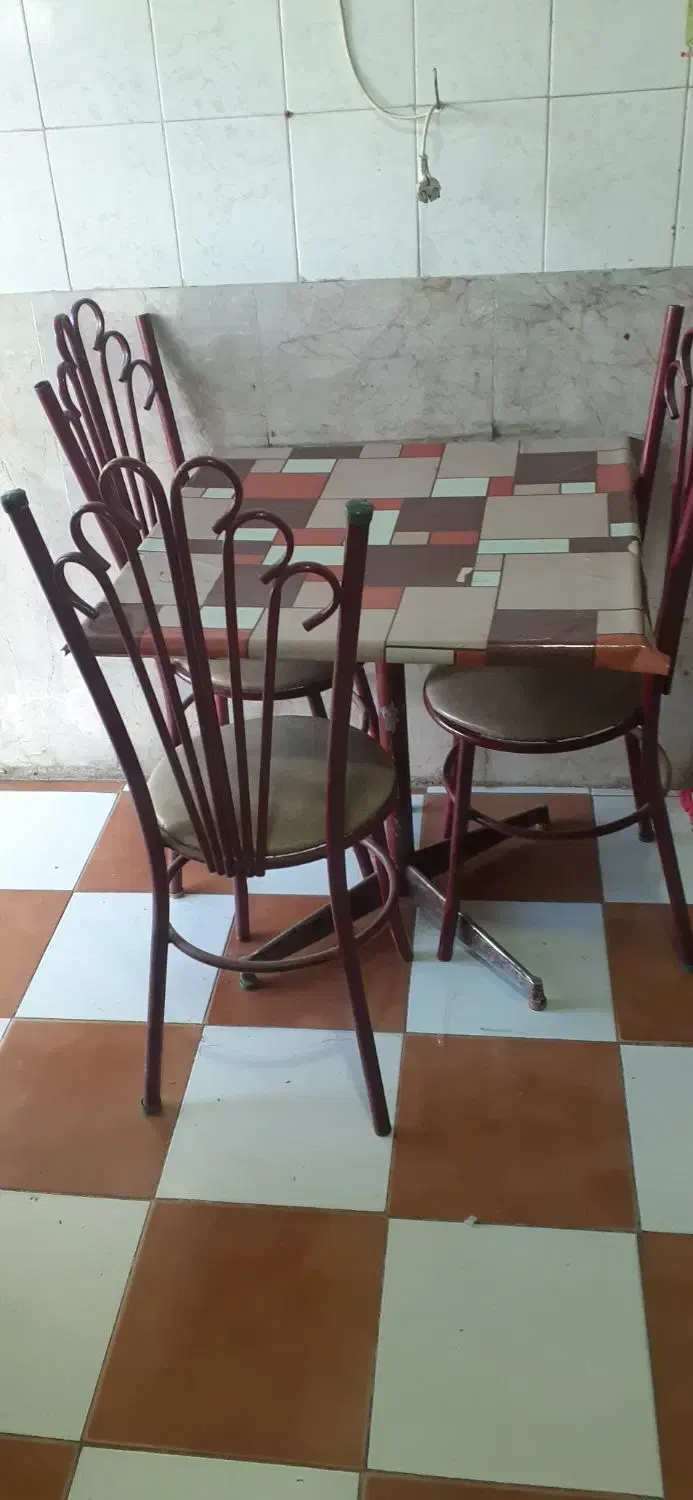 میز صندلی|میز و صندلی غذاخوری|آشخانه, |دیوار