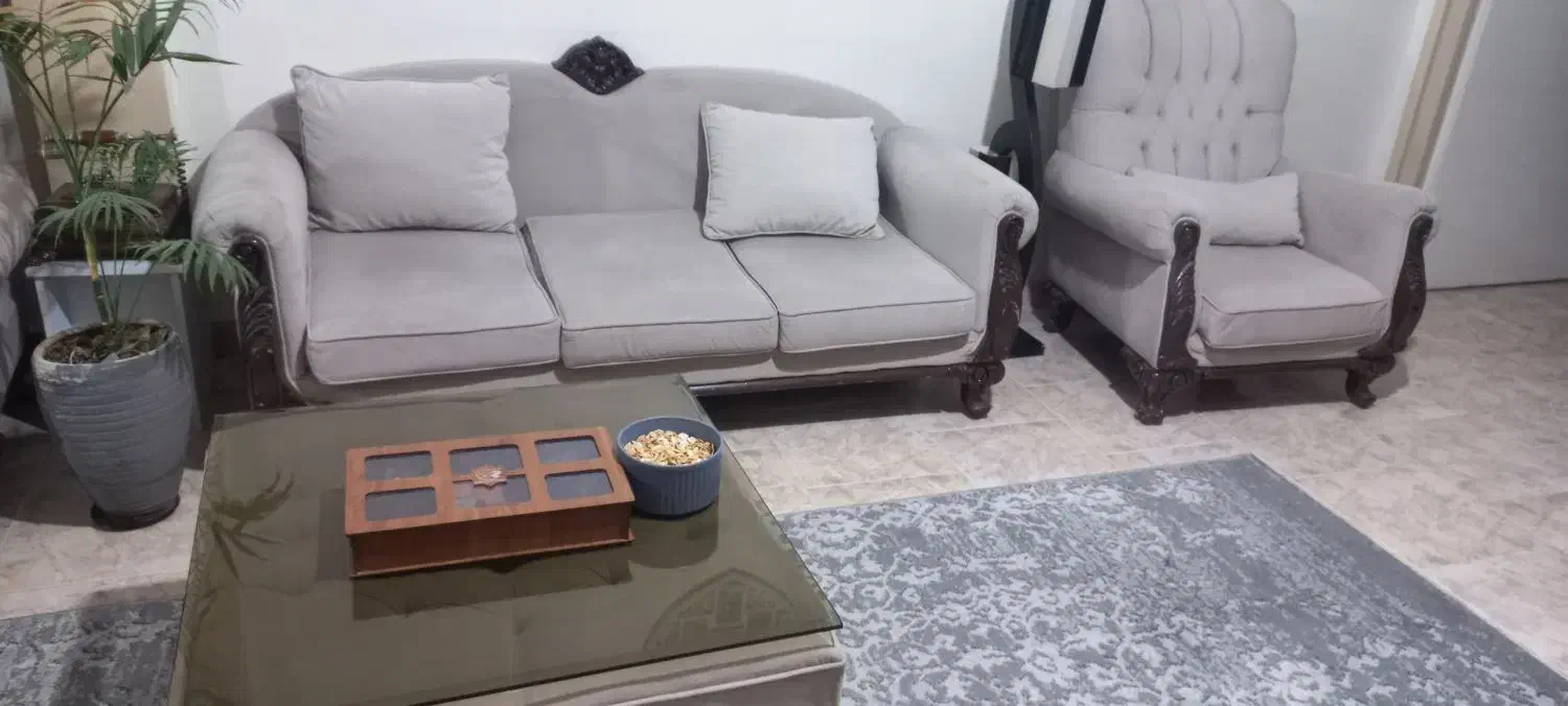 مبلمان راحتی ۷ نفره به همراه میز عسلی در حد نو|مبلمان خانگی و میز عسلی|پاکدشت, پاکدشت (مامازند)|دیوار